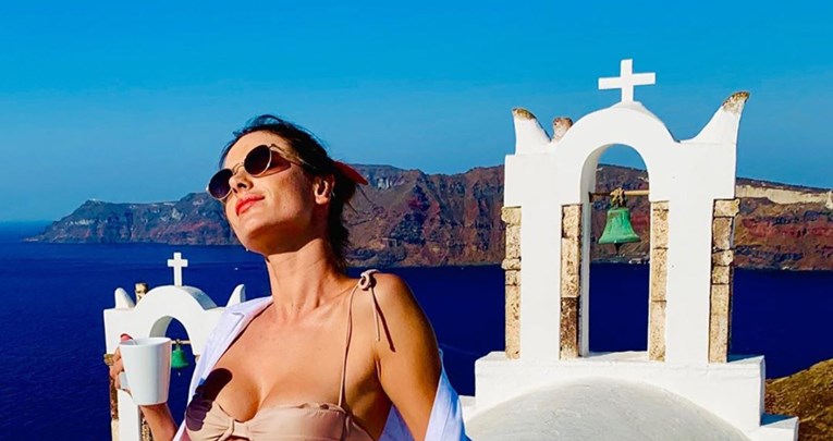 Alessandra Ambrosio odbacila odjeću i zapalila Instagram fotkama u bikinijima